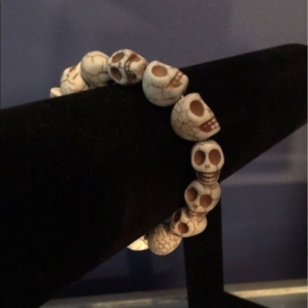 Carved stone skulls elastic bracelet